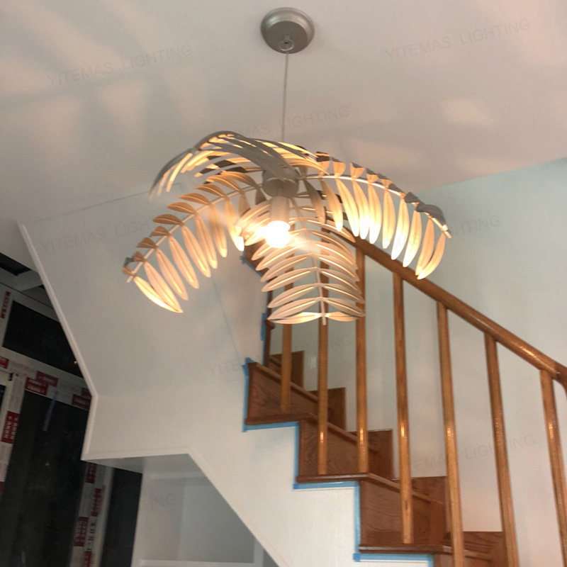 Hanging leaf in glossy finish presented suspended in gold