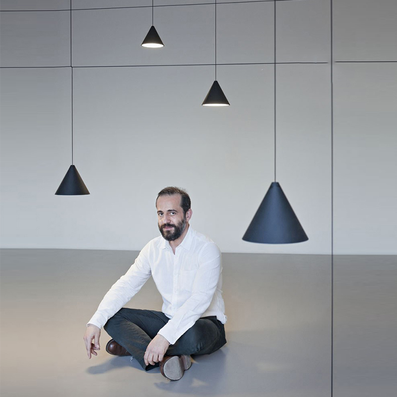 Modern minimalist pendant with decorative exposed wire