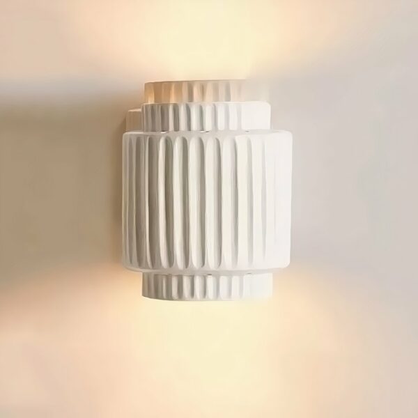 White ceramic design wall light with moulding